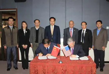 Chancellor Marty Meehan signs an agreement with Xi&rsquo;an Jiaotong University to expand academic and research collaboration.