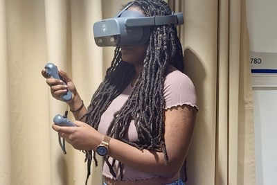 Djessie Saint Lucien demonstrates virtual reality