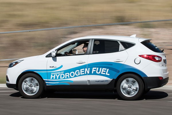 Hydrogen-powered fuel cell car
