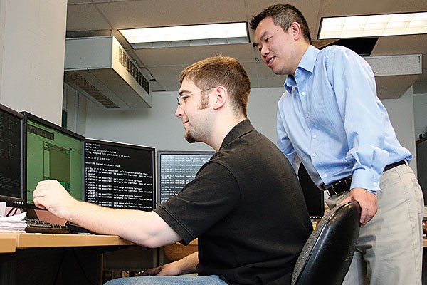 Assoc. Prof. Yan Luo with student in the lab