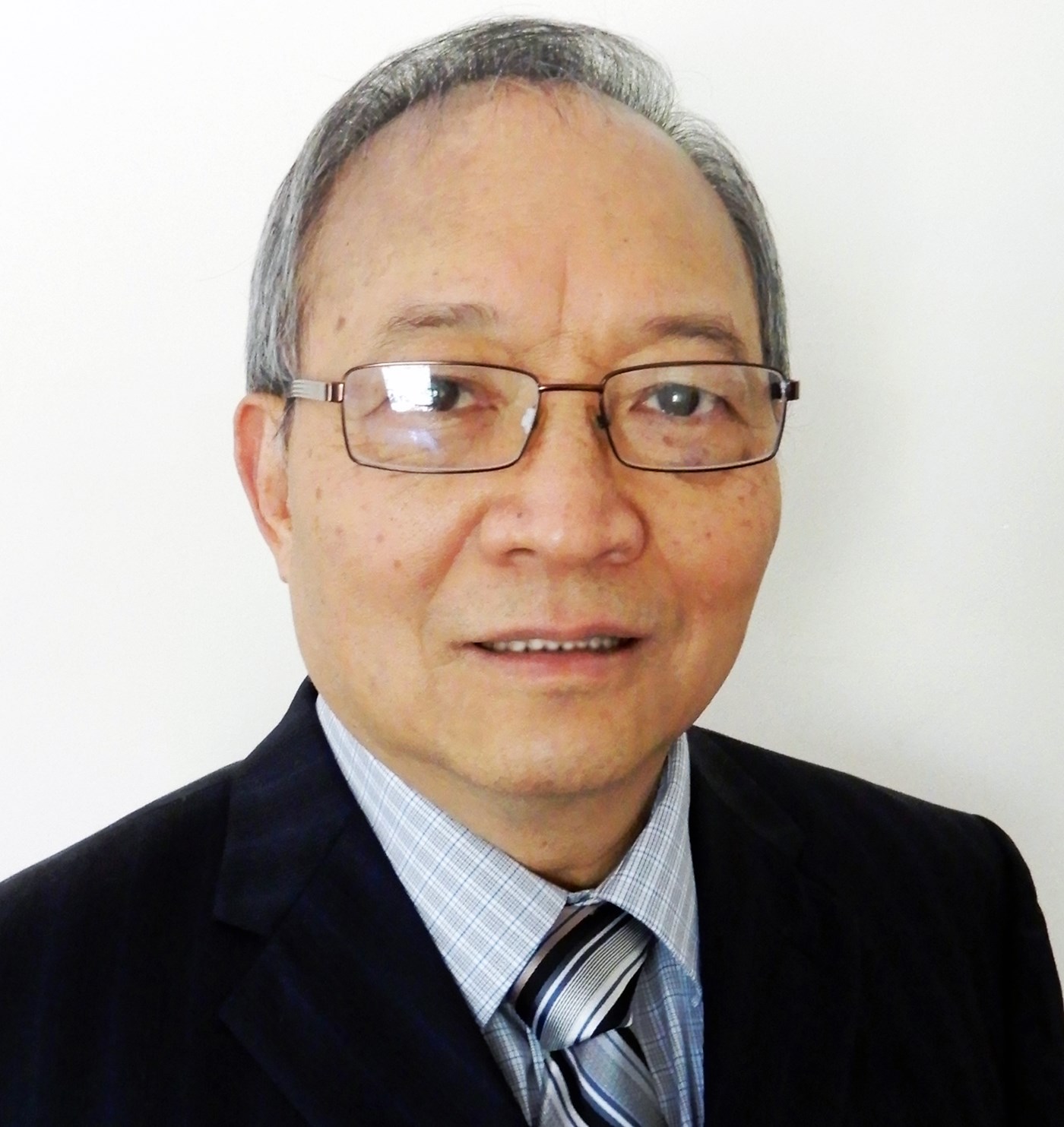 Long Chiang is a Professor in the Chemistry Department at UMass Lowell.