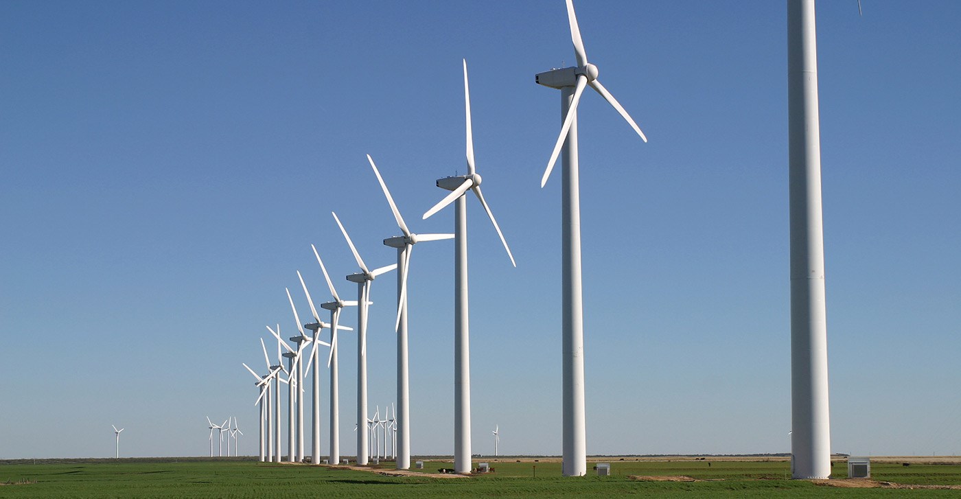 Wind-farm-in-line-on-land
