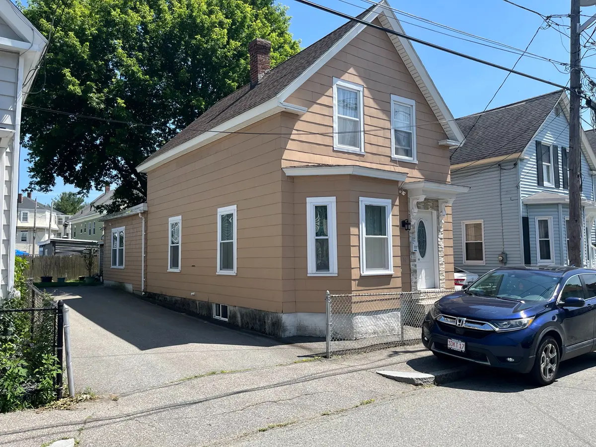 Photo of  the front of the house on 16 Kinsman Street.