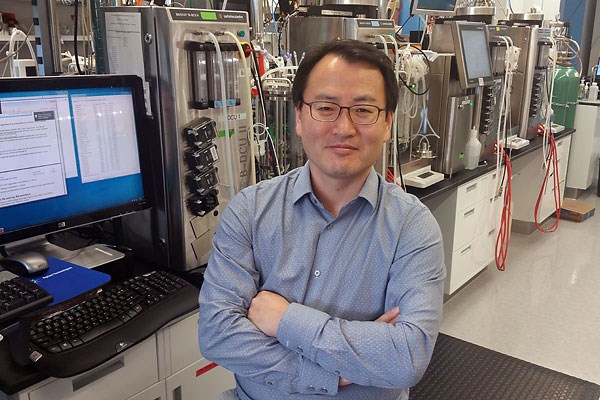 Prof. Seongkyu Yoon at biomanufacturing lab