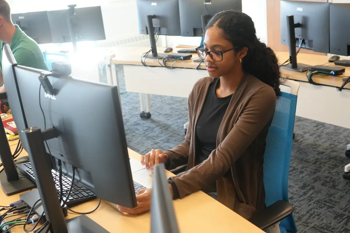 Alexandra Fabian types on the computer.