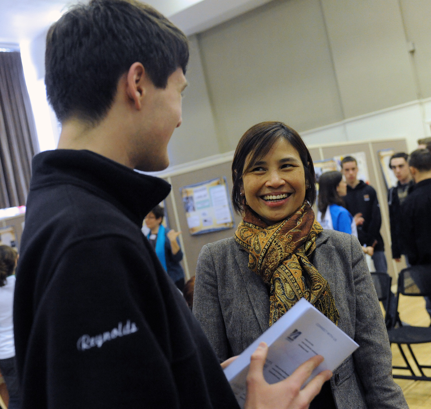 Ardeth Thawnghmung (Political Science) speaks with an accepted Honors student during Welcome Day.