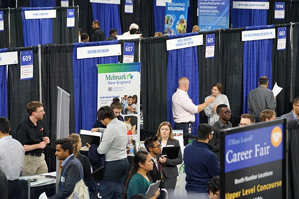 Students and alumni network at the Fall Career Fair