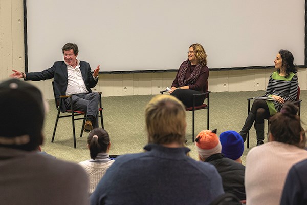 Actor Joaquim de Almeida answers UMass Lowell student questions in conversation with Assoc. Prof. Shelley Barish and Visiting Lecturer Patricia Ferreira.