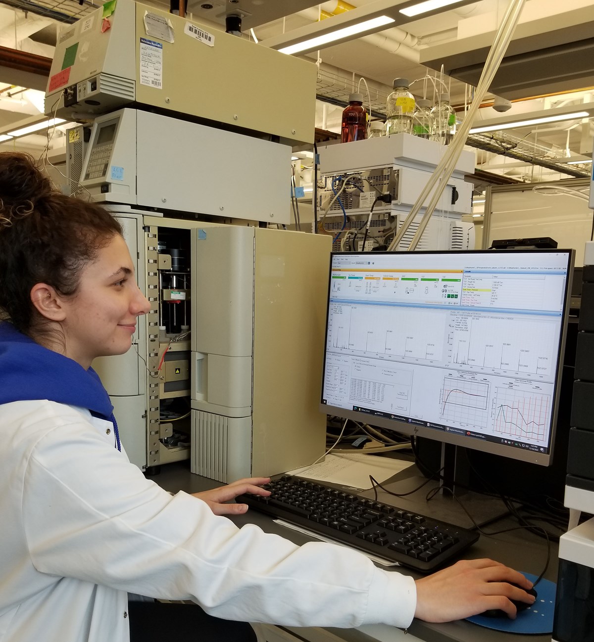 Student Dugah Topal working in the lab