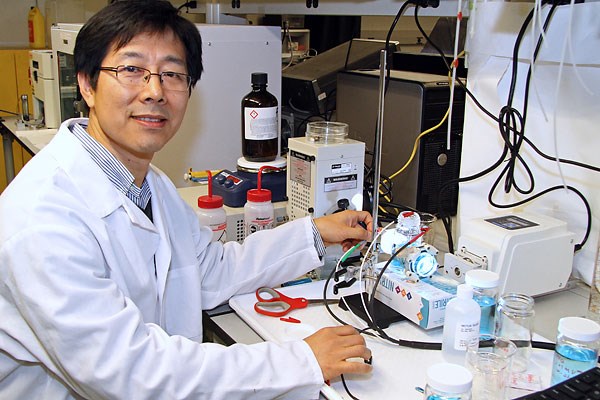 Assoc. Prof. Fuqiang Liu working in the lab