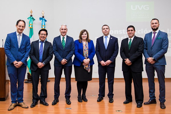 Jose Godinez and Dean Sandra Richtermeyer with officials at UVG