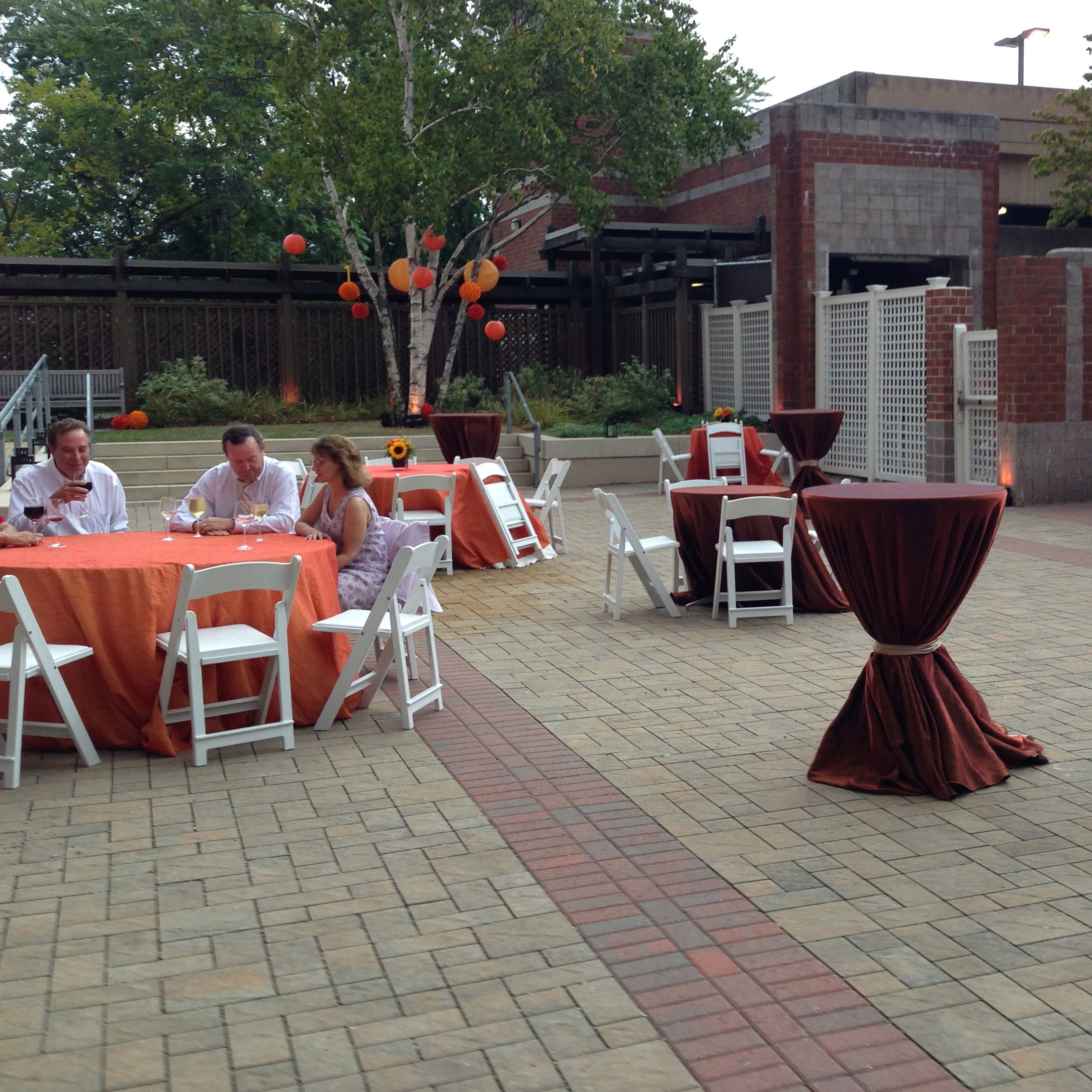 Image of courtyard outside Inn and Conference Center at UML