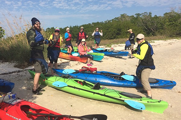 Students on sea kayaking and camping trip to Florida