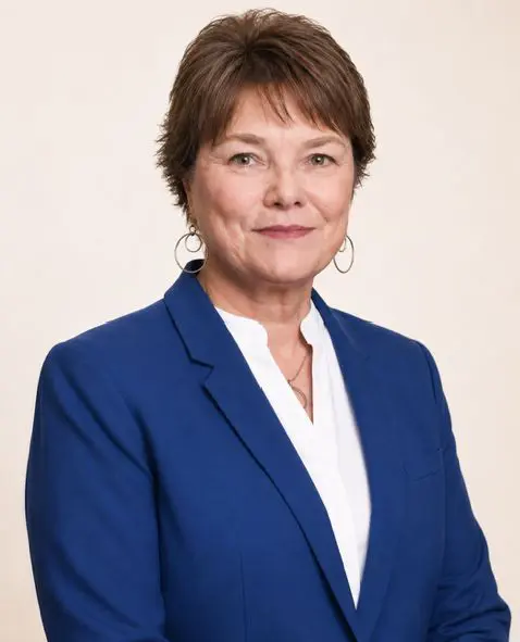 Portrait of Provost Lynne Cossman