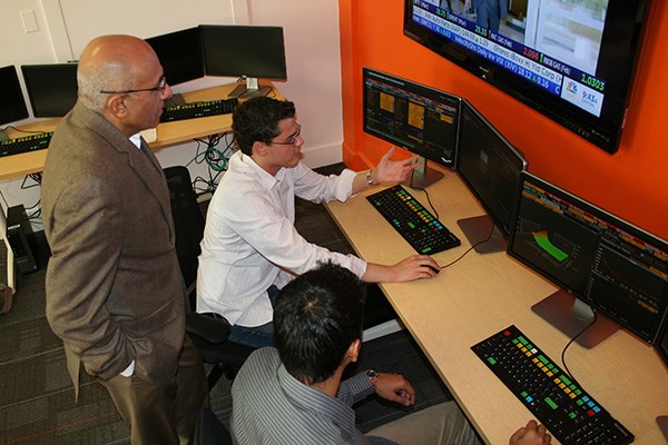 Students use Bloomberg terminals in new Finance Lab and Trading Room