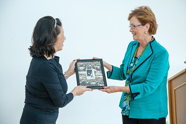 Jacquie Moloney presents Marjorie Yang with a framed photo