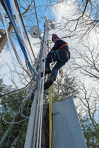 Prof. Daniel Obrist climbs the tower