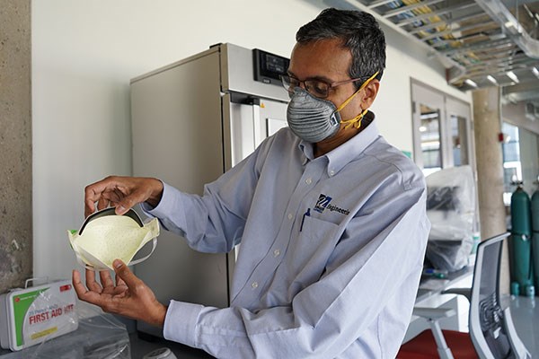Prof. Ramaswamy Nagarajan shows off a new respirator design 