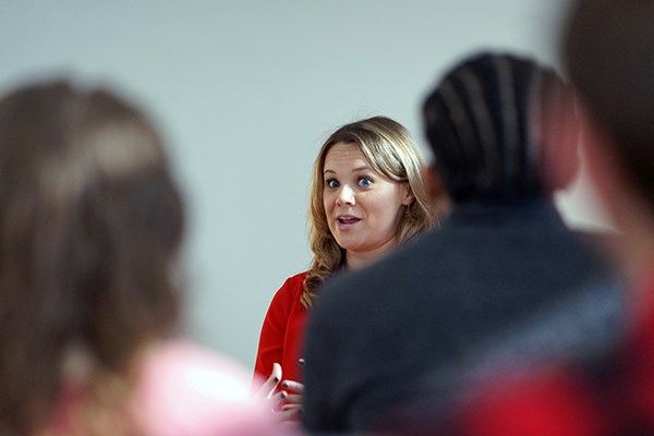 Lauren Spencer talks with students about social media