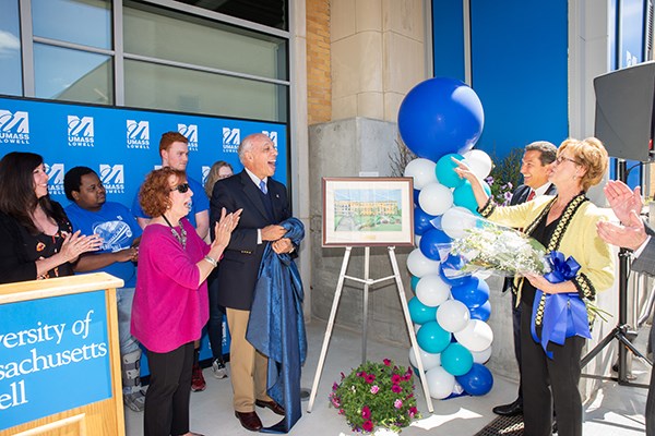 Barry Perry and Jacquie Moloney at the ribbon-cutting ceremony