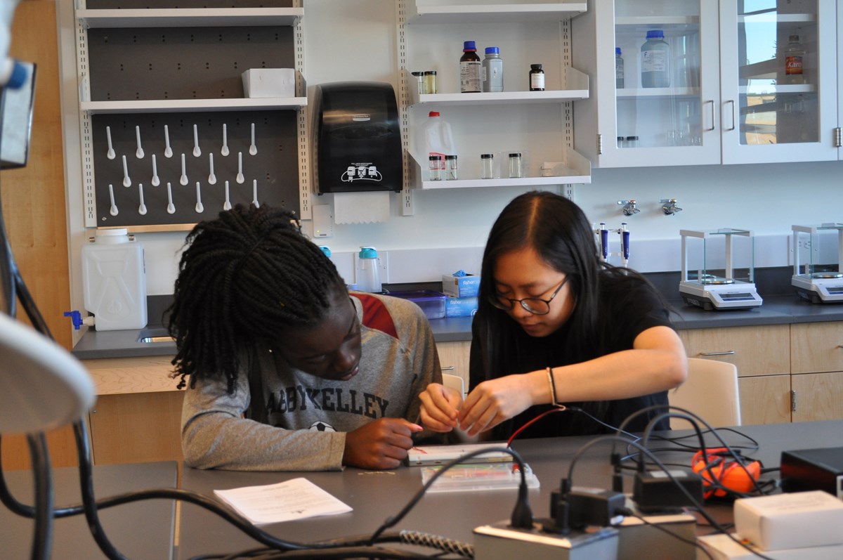 Gifty Kessie works on a lab at UML's RAMP camp in summer 2019 with Danielle Le