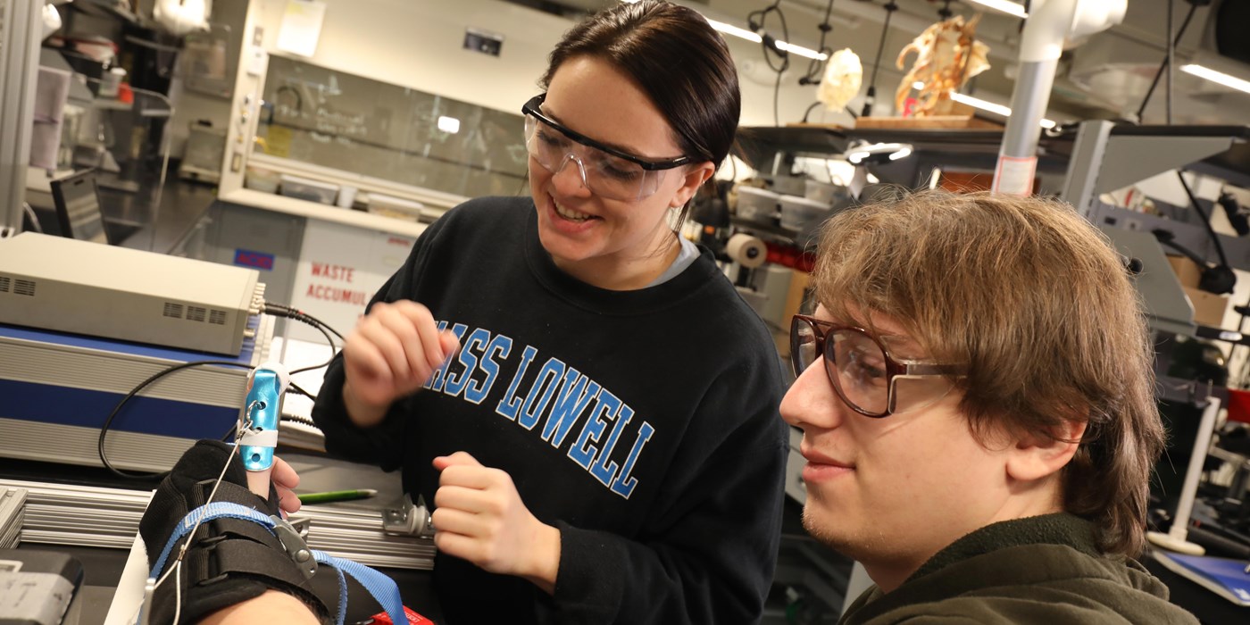 Two students in Konow Lab