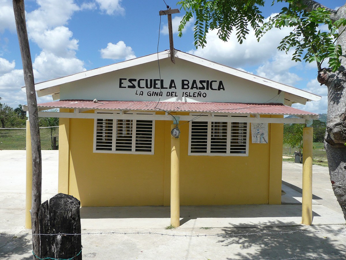 A one-room school in Dominican Republic. Courtesy of CT Cooper, via Wikimedia Commons. 