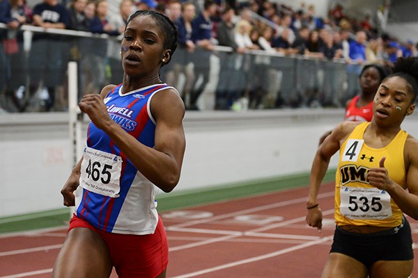 sophomore sprinter Chelsea Owusu races to victory