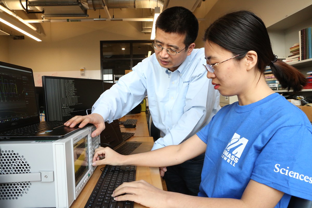 Prof. Xinwen Fu at the UMass Lowell Cyber Range