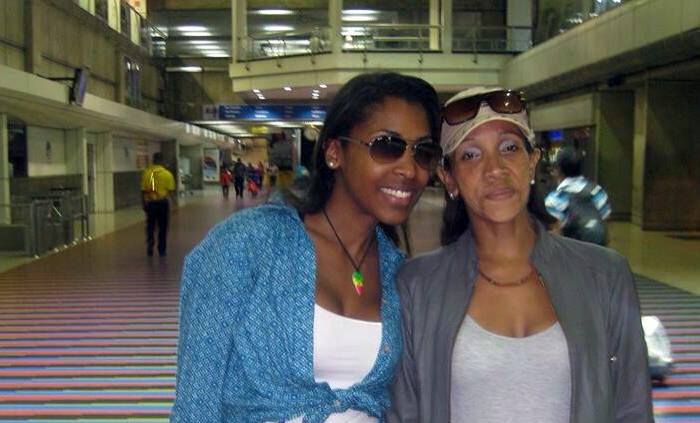 Yosibel Valdez poses for a photo with her mother. Foto en el aeropuerto de Maiquetía, Venezuela, con mi madre.  Fue la última vez que la vi. 31 de diciembre del 2013.