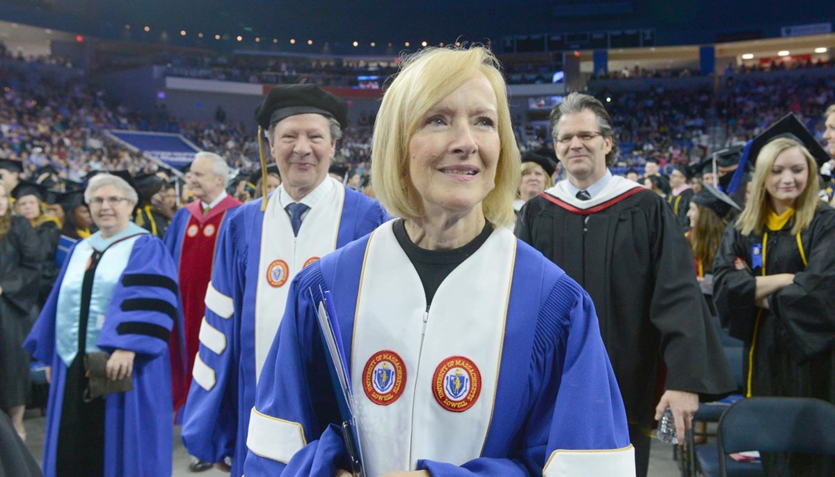 Judy Woodruff processes into the commencement ceremony.