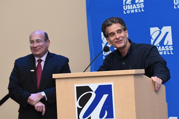 CNBC analyst Ron Insana (left) listens while inventor/entrepreneur Dean Kamen makes a point at the sold-out DifferenceMaker Celebration.