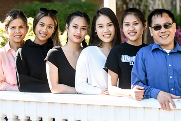 From left, mother Bonna, sisters Brianna, Krissandra, Celena and Alexandra and father Cuong Mai.