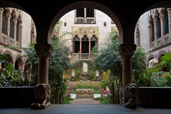 The view of a Venetian style courtyard at a museum