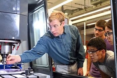 Assoc. Prof. Steve Johnston works with students in lab