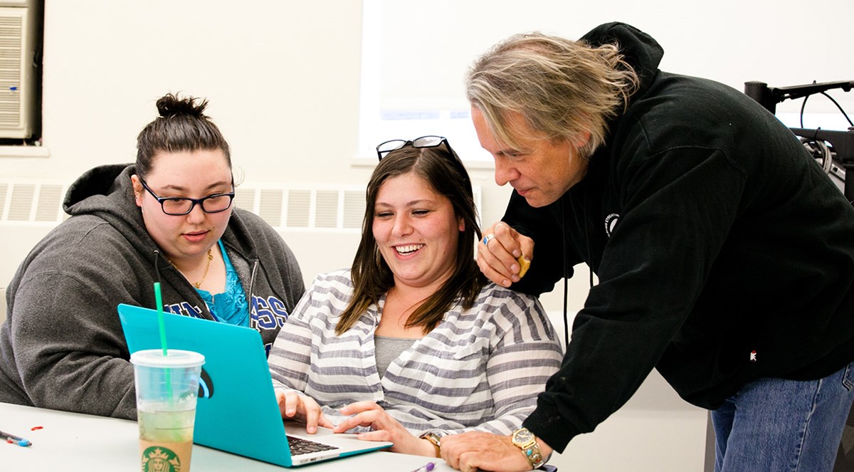 Native playwright Drew Hayden Taylor discusses humor in writing with students, from left, Samantha Craig and Stephanie Tgibides.