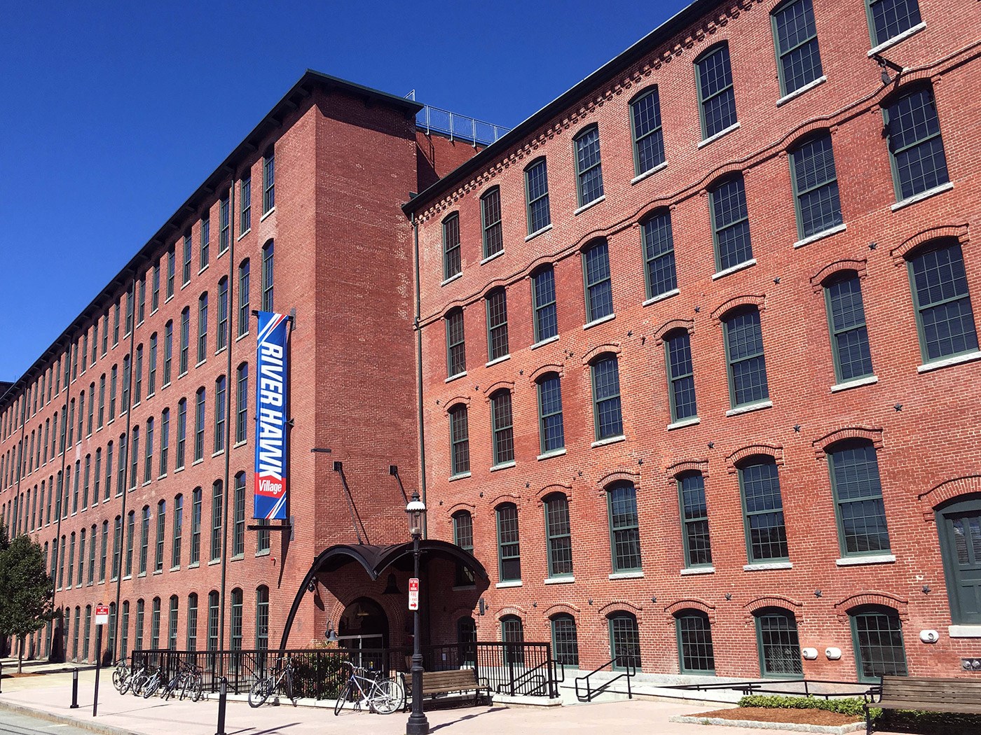 River Hawk Village at UMass Lowell offers various room options and configurations including: 4-person traditional units standard deluxe townhouse deluxe units with multilevel layouts free laundry in unit full kitchen (stovetop, oven, microwave, dishwasher, refrigerator & sink)