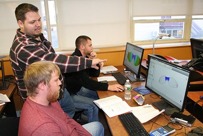Students use vLabs:Engineering in a computer lab