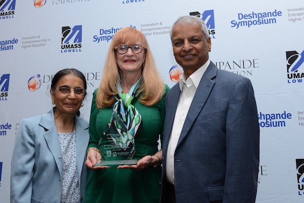 Dianne Welsh (center) of UNC Greensboro receives the Excellence in Curriculum Innovation in Entrepreneurship Award at the 2018 Deshpande Symposium. She is flanked by Jayshree and Desh Deshpande.