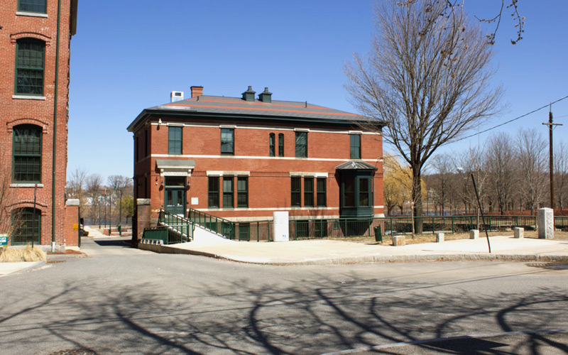 Charles J. Hoff Alumni Scholarship Center