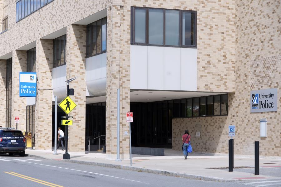 Entranceway to University Crossing Building B